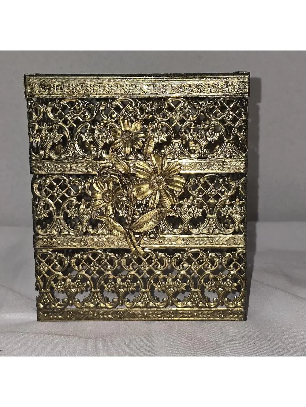 Vintage Hollywood Regency Gold Filigree Tissue Box Cover Daisy Floral MCM